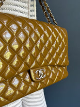 Lade das Bild in den Galerie-Viewer, CHANEL MAXI DOUBLE FLAP
