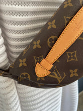 Lade das Bild in den Galerie-Viewer, LOUIS VUITTON BUMBAG
