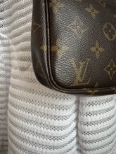 Lade das Bild in den Galerie-Viewer, LOUIS VUITTON POCHETTE ACCESSOIRES
