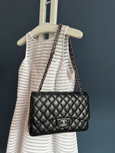 Lade das Bild in den Galerie-Viewer, CHANEL DOUBLE FLAP JUMBO
