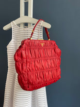 Lade das Bild in den Galerie-Viewer, PRADA NAPPALEDER SHOPPER
