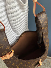 Lade das Bild in den Galerie-Viewer, LOUIS VUITTON ATLANTIS GM
