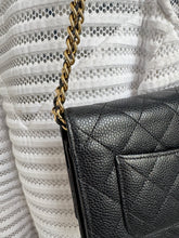 Lade das Bild in den Galerie-Viewer, CHANEL WOC
