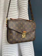 Lade das Bild in den Galerie-Viewer, LOUIS VUITTON MÉTIS
