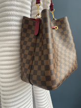 Lade das Bild in den Galerie-Viewer, LOUIS VUITTON NÉONOÉ MM CHERRY
