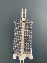 Lade das Bild in den Galerie-Viewer, LOUIS VUITTON GRADIENT TARTAN CITY SCHAL
