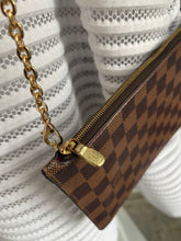 Lade das Bild in den Galerie-Viewer, LOUIS VUITTON CLUTCH
