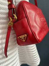 Lade das Bild in den Galerie-Viewer, PRADA CROSSBODY
