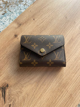 Lade das Bild in den Galerie-Viewer, LOUIS VUITTON VICTORINE GELDBÖRSE
