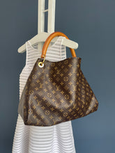 Lade das Bild in den Galerie-Viewer, LOUIS VUITTON ARTSY MM

