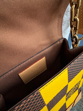 Lade das Bild in den Galerie-Viewer, LOUIS VUITTON NANO STRAMER BAG
