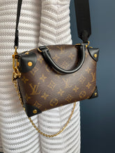 Lade das Bild in den Galerie-Viewer, LOUIS VUITTON PETITE MALLE SOUPLE
