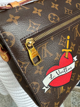 Lade das Bild in den Galerie-Viewer, LOUIS VUITTON MÉTIS PATCHES
