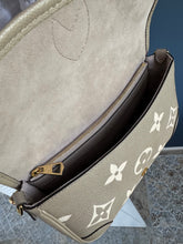 Lade das Bild in den Galerie-Viewer, LOUIS VUITTON DIANE BICOLOR EMPREINTE
