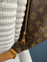 Lade das Bild in den Galerie-Viewer, LOUIS VUITTON BUMBAG
