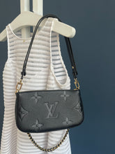 Lade das Bild in den Galerie-Viewer, LOUIS VUITTON MULTI POCHETTE EMPREINTE
