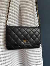 Lade das Bild in den Galerie-Viewer, CHANEL WOC
