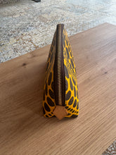 Lade das Bild in den Galerie-Viewer, LOUIS VUITTON KUSAMA KOSMETIKTASCHE
