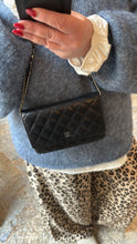 Lade das Bild in den Galerie-Viewer, CHANEL WOC
