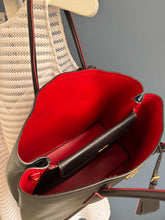 Lade das Bild in den Galerie-Viewer, PRADA GALLERIA
