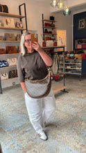 Lade das Bild in den Galerie-Viewer, LOUIS VUITTON LOOP HOBO
