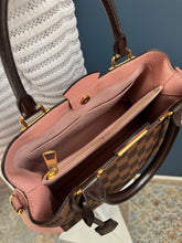 Lade das Bild in den Galerie-Viewer, LOUIS VUITTON BRITTANY
