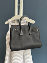 Lade das Bild in den Galerie-Viewer, YSL SAC DE JOUR
