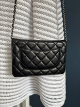 Lade das Bild in den Galerie-Viewer, CHANEL WOC
