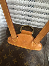 Lade das Bild in den Galerie-Viewer, LOUIS VUITTON MONTSOURIS MM
