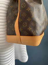 Lade das Bild in den Galerie-Viewer, LOUIS VUITTON NOÉ GRANDE
