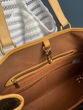 Lade das Bild in den Galerie-Viewer, LOUIS VUITTON BATIGNOLLES
