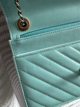 Lade das Bild in den Galerie-Viewer, CHANEL WOC
