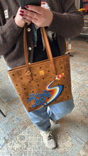 Lade das Bild in den Galerie-Viewer, MCM TONI SHOPPER
