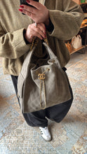Lade das Bild in den Galerie-Viewer, CHANEL 25 MEDIUM
