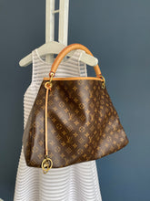 Lade das Bild in den Galerie-Viewer, LOUIS VUITTON ARTSY MM
