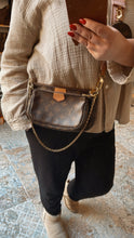 Lade das Bild in den Galerie-Viewer, LOUIS VUITTON MULTI POCHETTE
