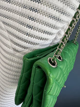Lade das Bild in den Galerie-Viewer, CHANEL CLASSIC FLAP
