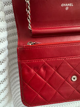 Lade das Bild in den Galerie-Viewer, CHANEL WOC
