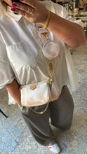 Lade das Bild in den Galerie-Viewer, LOUIS VUITTON MULTI POCHETTE BY THE POOL
