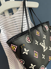 Lade das Bild in den Galerie-Viewer, LOUIS VUITTON NEVERFULL GIANT WILD AT HEART
