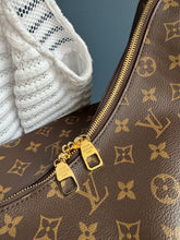 Lade das Bild in den Galerie-Viewer, LOUIS VUITTON SLOUCHY MM
