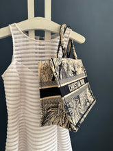 Lade das Bild in den Galerie-Viewer, DIOR TOTE BOOK MEDIUM
