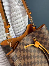 Lade das Bild in den Galerie-Viewer, LOUIS VUITTON NÉONOÉ SAFRAN
