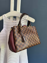 Lade das Bild in den Galerie-Viewer, LOUIS VUITTON BRITTANY
