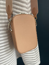 Lade das Bild in den Galerie-Viewer, PRADA CROSSBODY BAG
