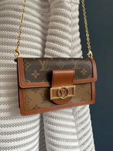 Lade das Bild in den Galerie-Viewer, LOUIS VUITTON DAUPHINE CHAIN
