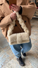 Lade das Bild in den Galerie-Viewer, JACQUEMUS LE BAMBIDOU
