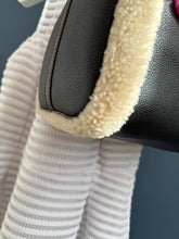 Lade das Bild in den Galerie-Viewer, LOUIS VUITTON TEDDY SPEEDY 30
