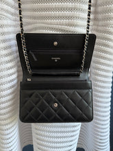 Lade das Bild in den Galerie-Viewer, CHANEL WOC
