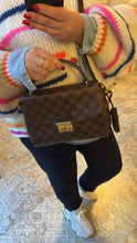 Lade das Bild in den Galerie-Viewer, LOUIS VUITTON CROISETTE
